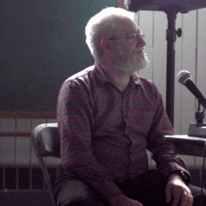 Dan Graham visar och berättar om: